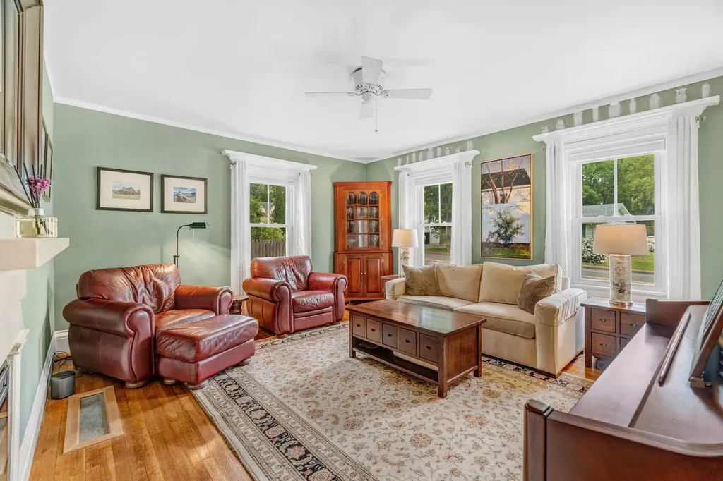 15 Wadsworth Street Thomaston ME 04861