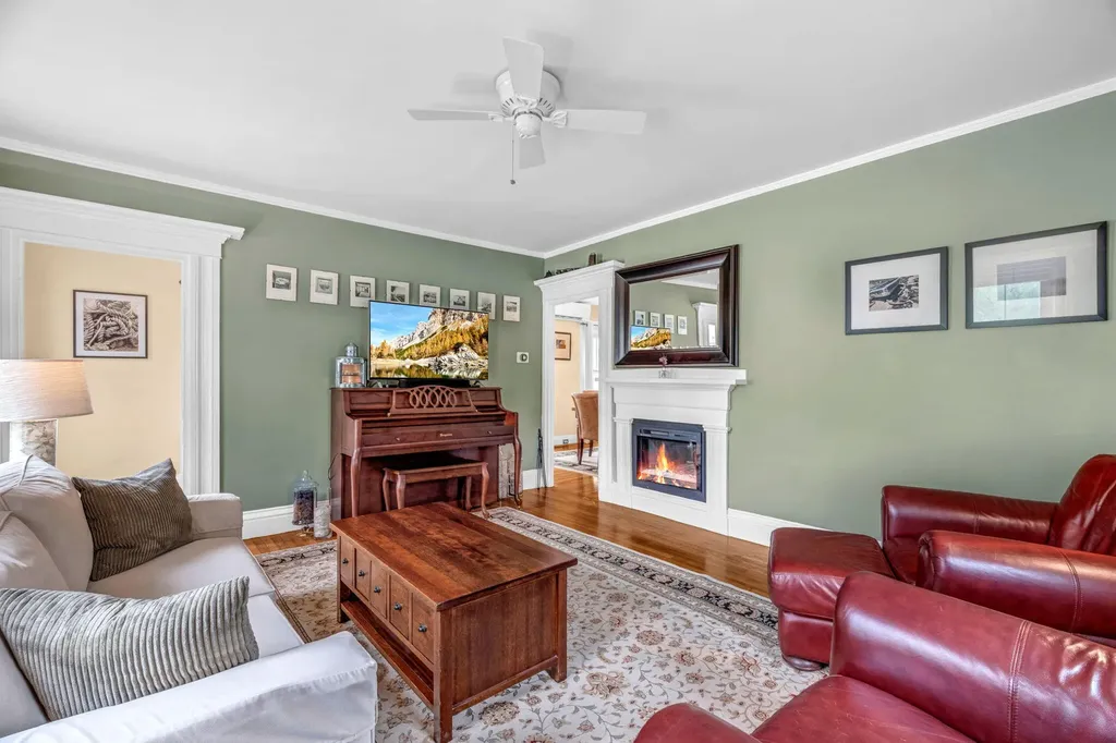 15 Wadsworth Street Thomaston ME 04861
