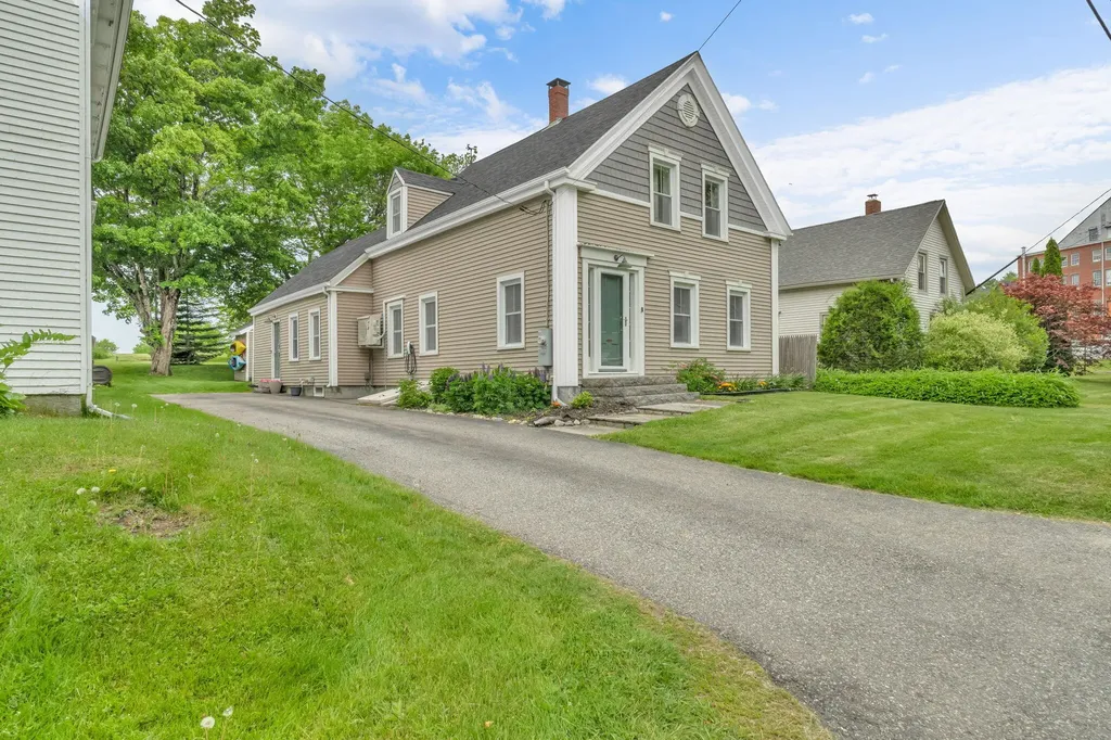 15 Wadsworth Street Thomaston ME 04861