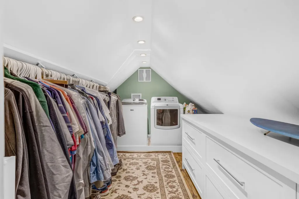 15 Wadsworth Street Thomaston ME 04861
