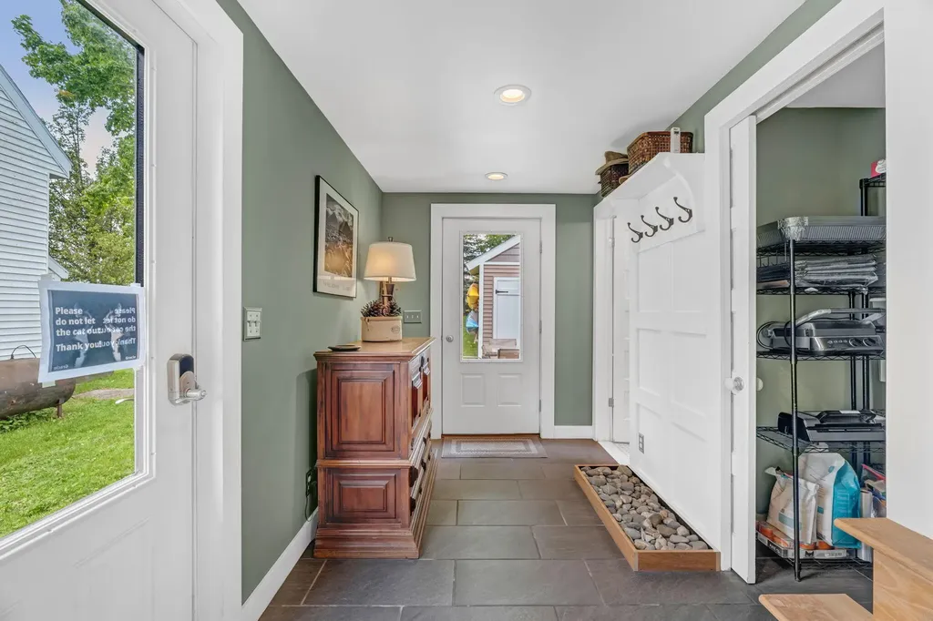 15 Wadsworth Street Thomaston ME 04861