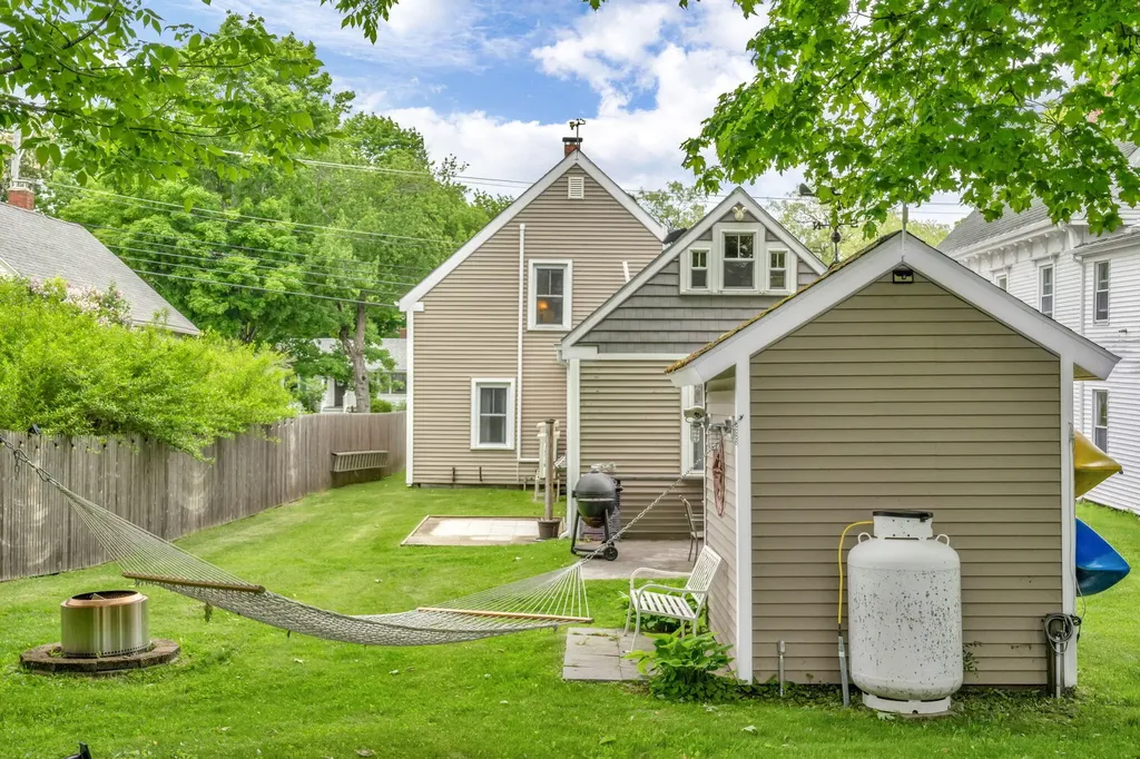 15 Wadsworth Street Thomaston ME 04861
