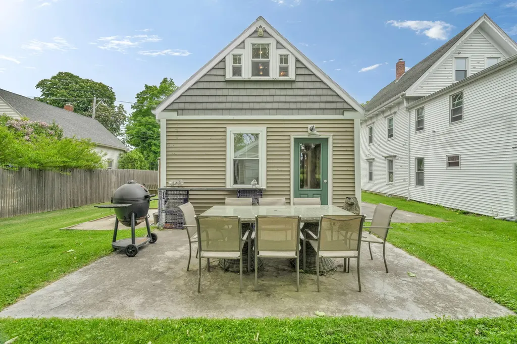 15 Wadsworth Street Thomaston ME 04861