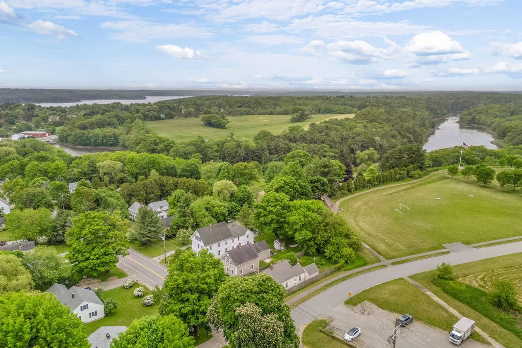15 Wadsworth Street Thomaston ME 04861