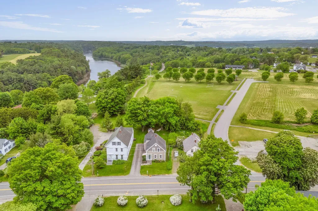 15 Wadsworth Street Thomaston ME 04861