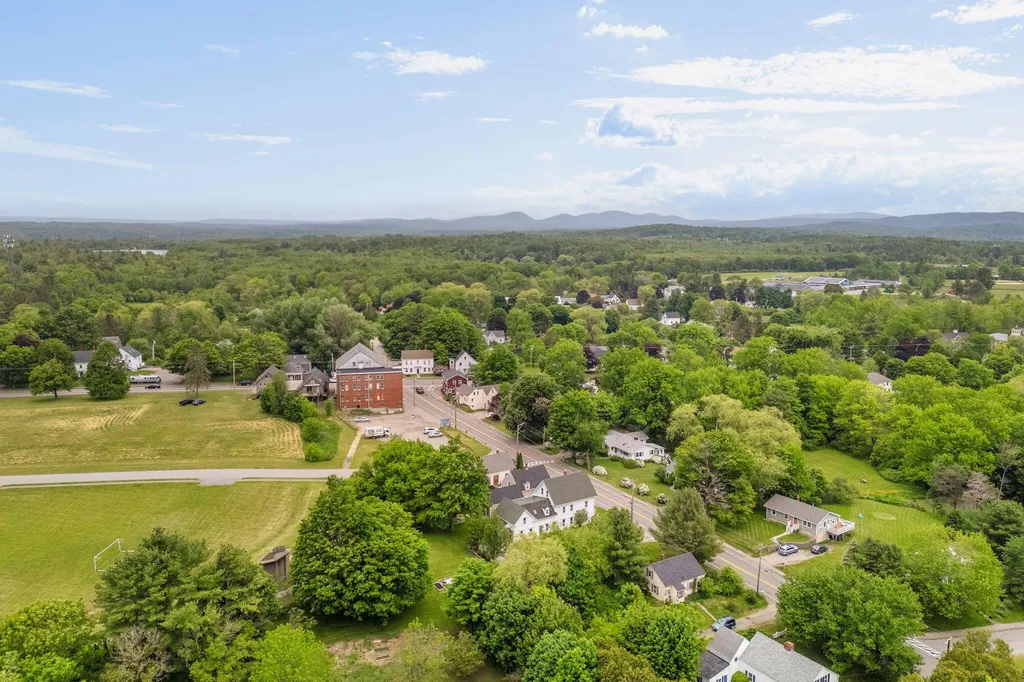 15 Wadsworth Street Thomaston ME 04861