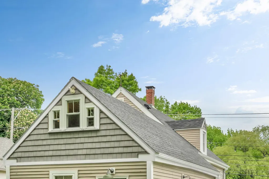 15 Wadsworth Street Thomaston ME 04861