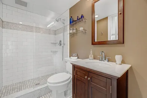 15 Wadsworth Street Thomaston ME 04861