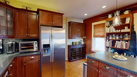 15 Wadsworth Street Thomaston ME 04861