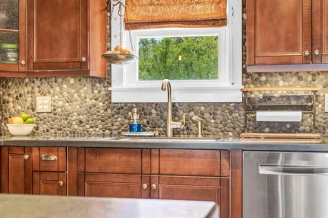 15 Wadsworth Street Thomaston ME 04861