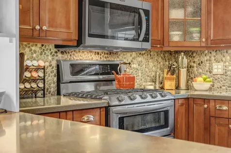15 Wadsworth Street Thomaston ME 04861