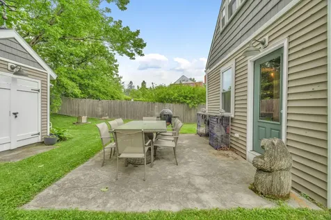15 Wadsworth Street Thomaston ME 04861