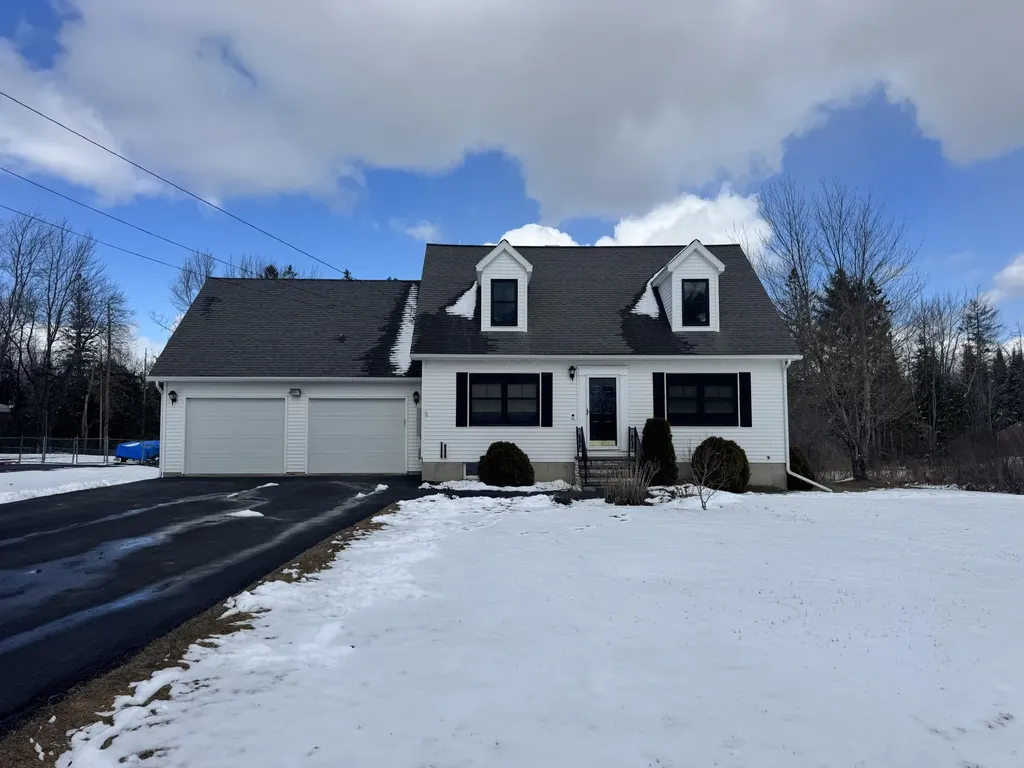 32 Main Trail Hampden ME 04444