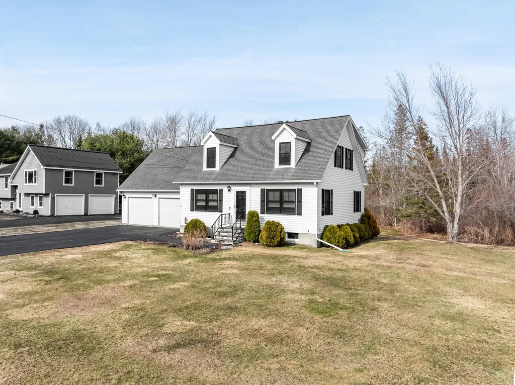 32 Main Trail Hampden ME 04444