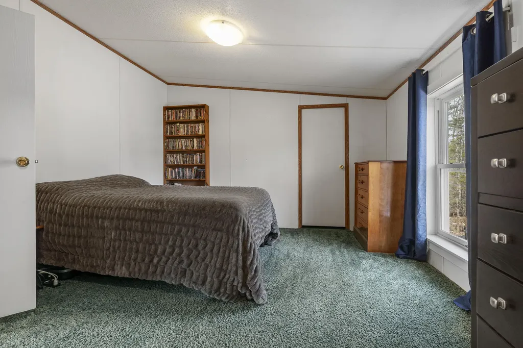 32 Boggs Farm Lane Warren ME 04864