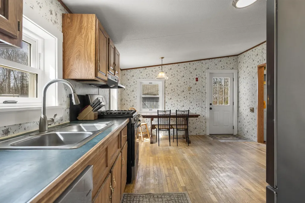 32 Boggs Farm Lane Warren ME 04864
