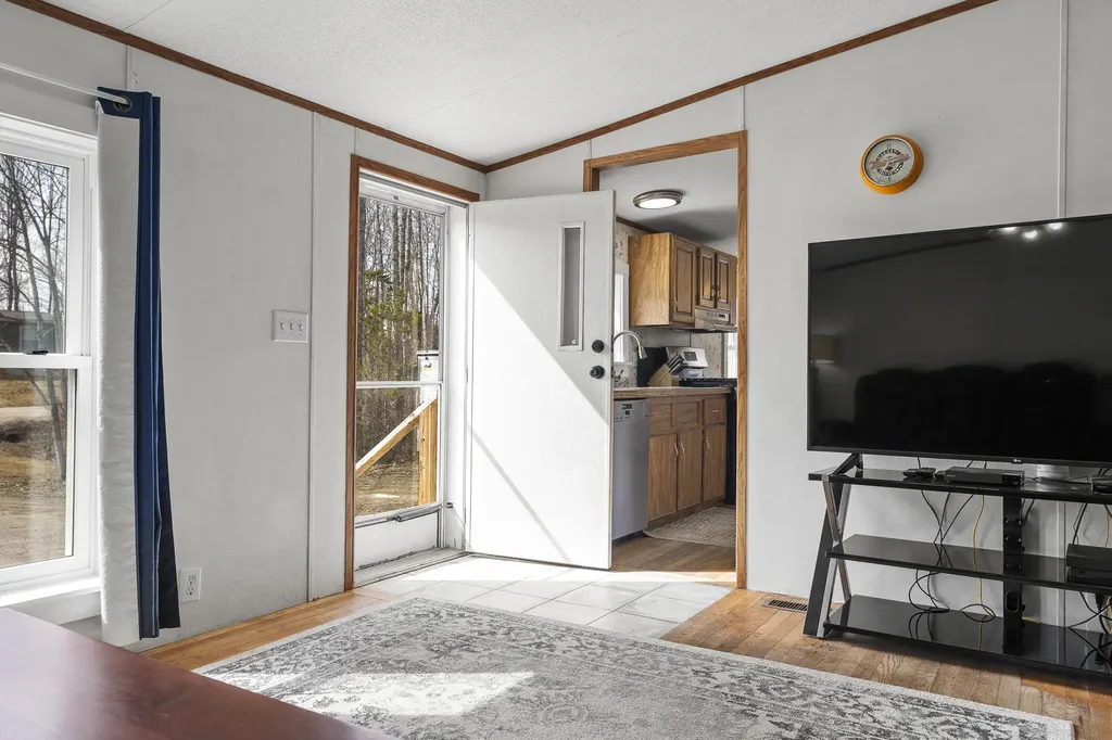 32 Boggs Farm Lane Warren ME 04864