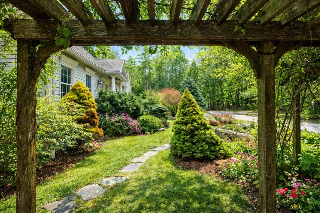 40 Mahlon Avenue Gorham ME 04038
