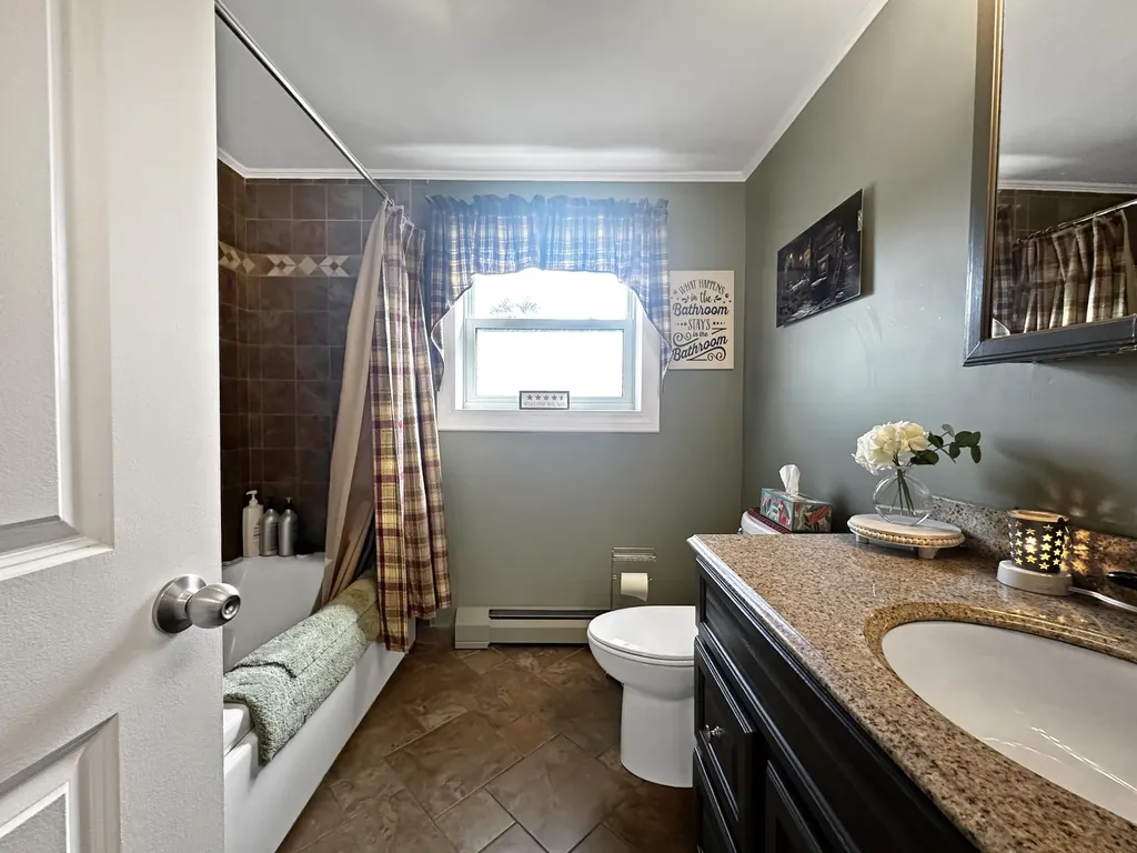 68 Fords Lane Mapleton ME 04757