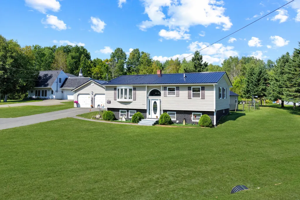 68 Fords Lane Mapleton ME 04757