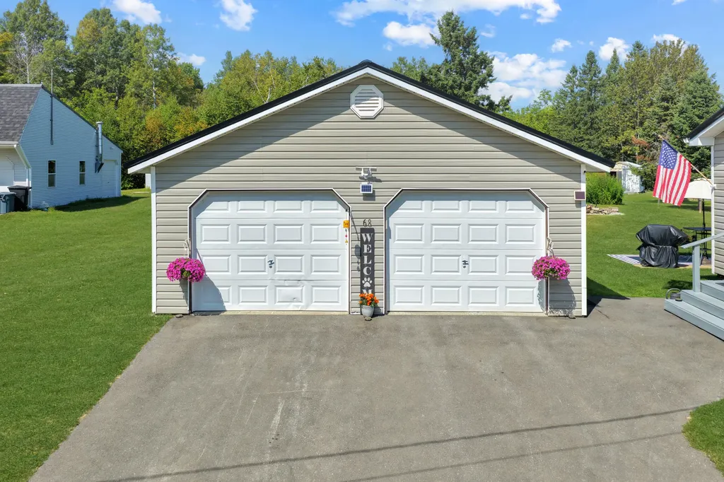 68 Fords Lane Mapleton ME 04757