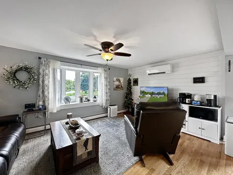 68 Fords Lane Mapleton ME 04757
