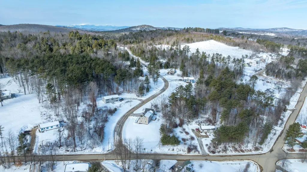 5 Overlook Drive Norway ME 04268