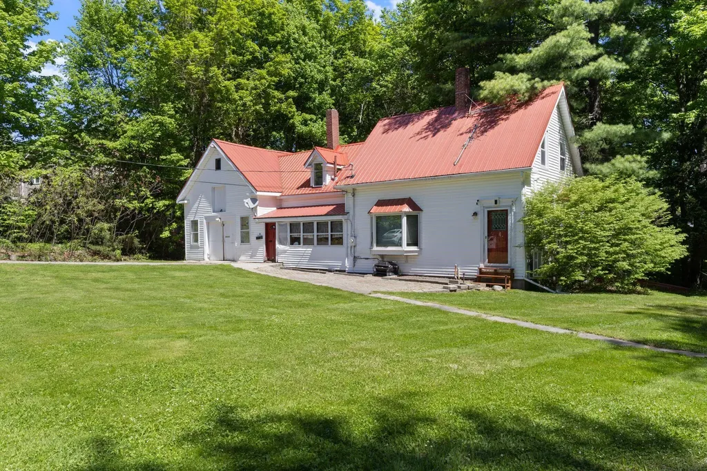 28 Fountain Street Gardiner ME 04345