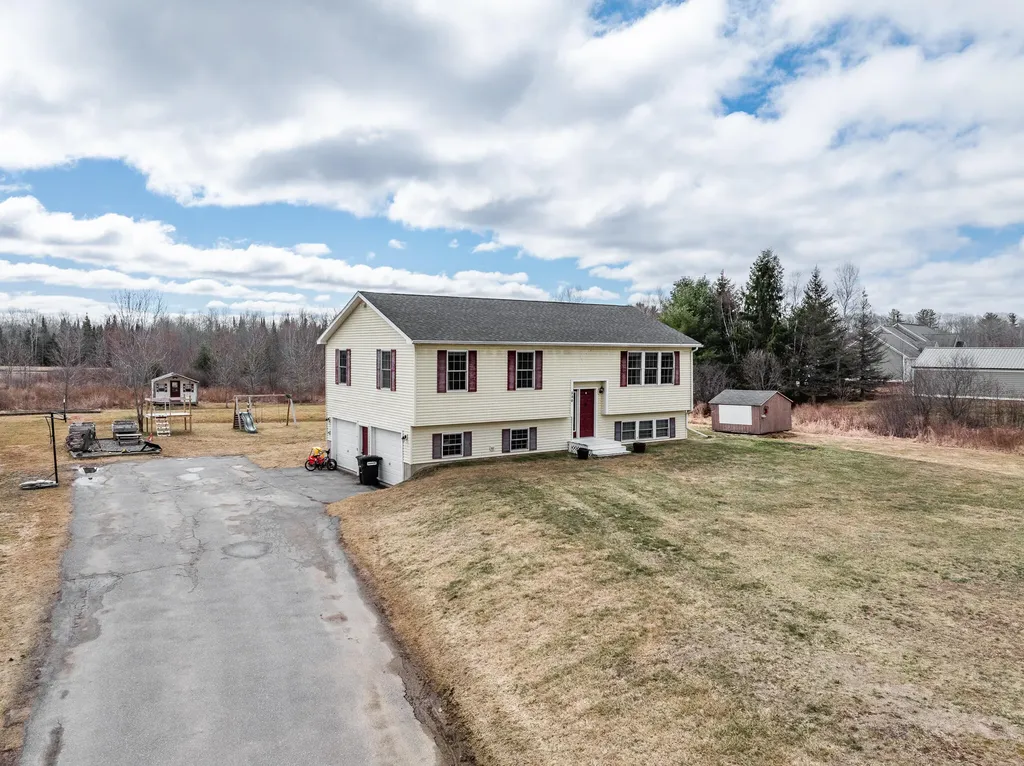 190 Smith Road Hermon ME 04401