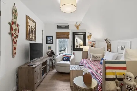 492 W Elm Street Yarmouth ME 04096