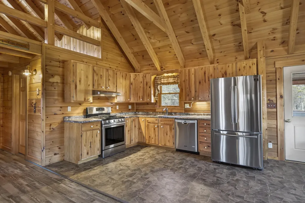 33 Lawrence Road Dresden ME 04342