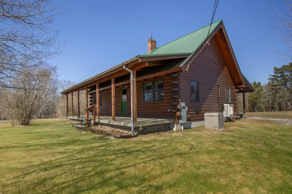 33 Lawrence Road Dresden ME 04342