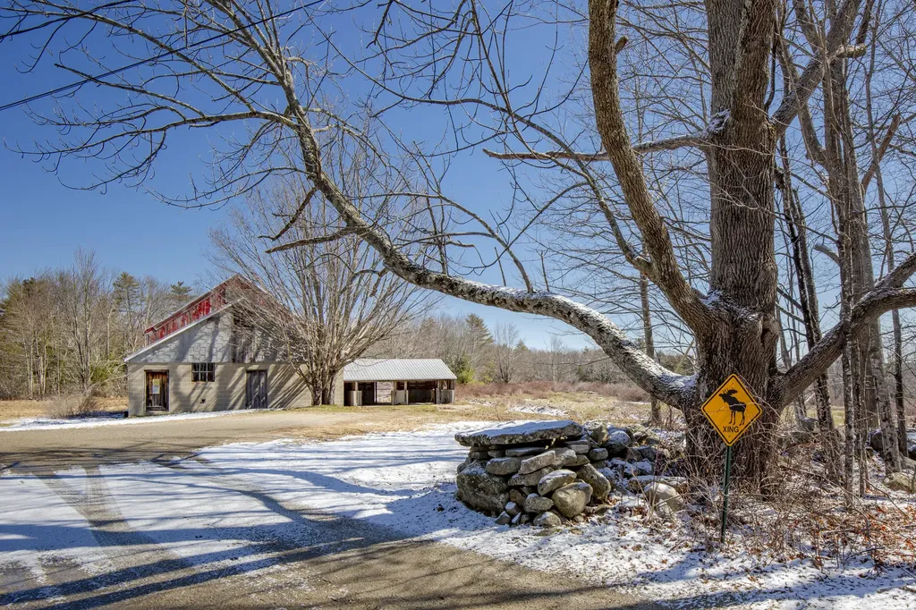 33 Lawrence Road Dresden ME 04342