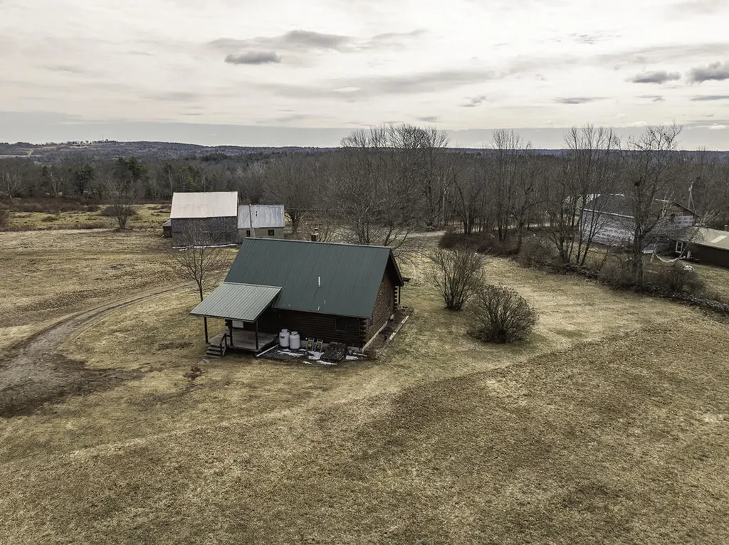 33 Lawrence Road Dresden ME 04342