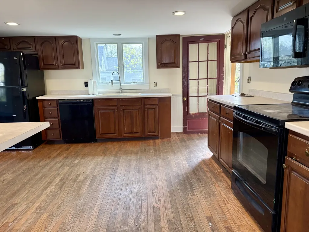 111 E Main Street Vinalhaven ME 04863