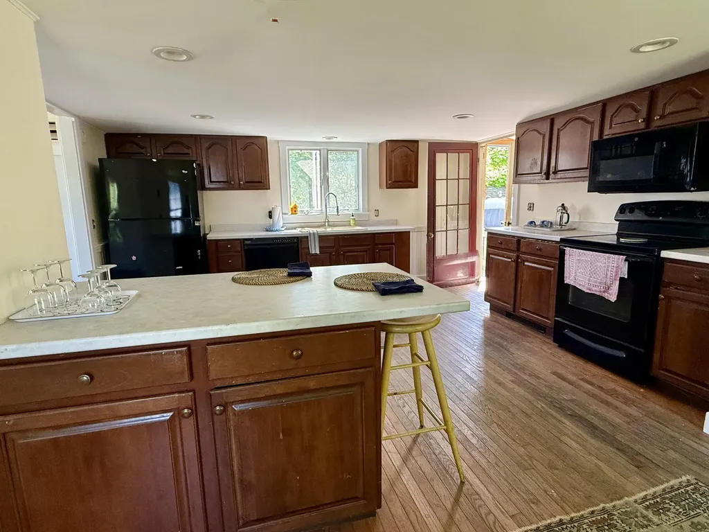 111 E Main Street Vinalhaven ME 04863
