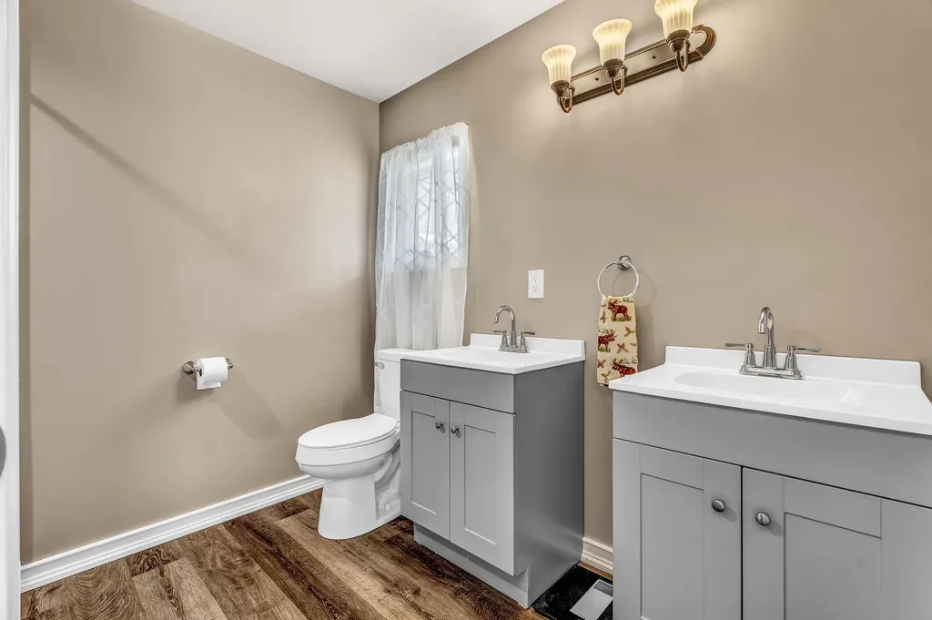 272 Enfield Road Lincoln ME 04457