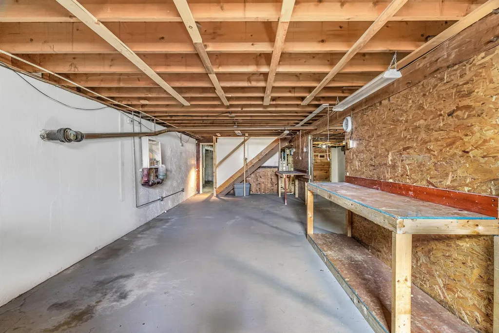 272 Enfield Road Lincoln ME 04457