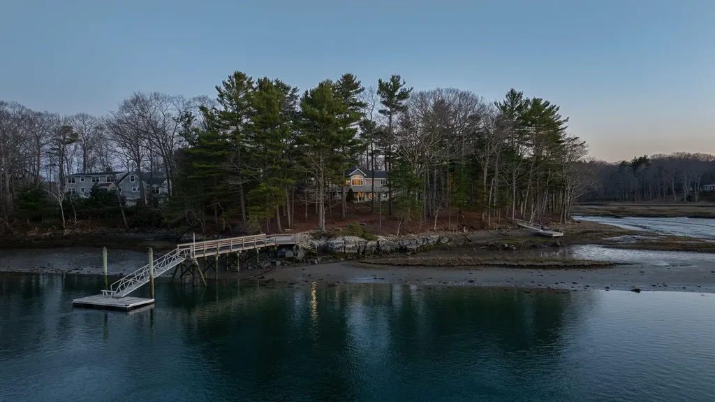 3 Pine Island York ME 03909