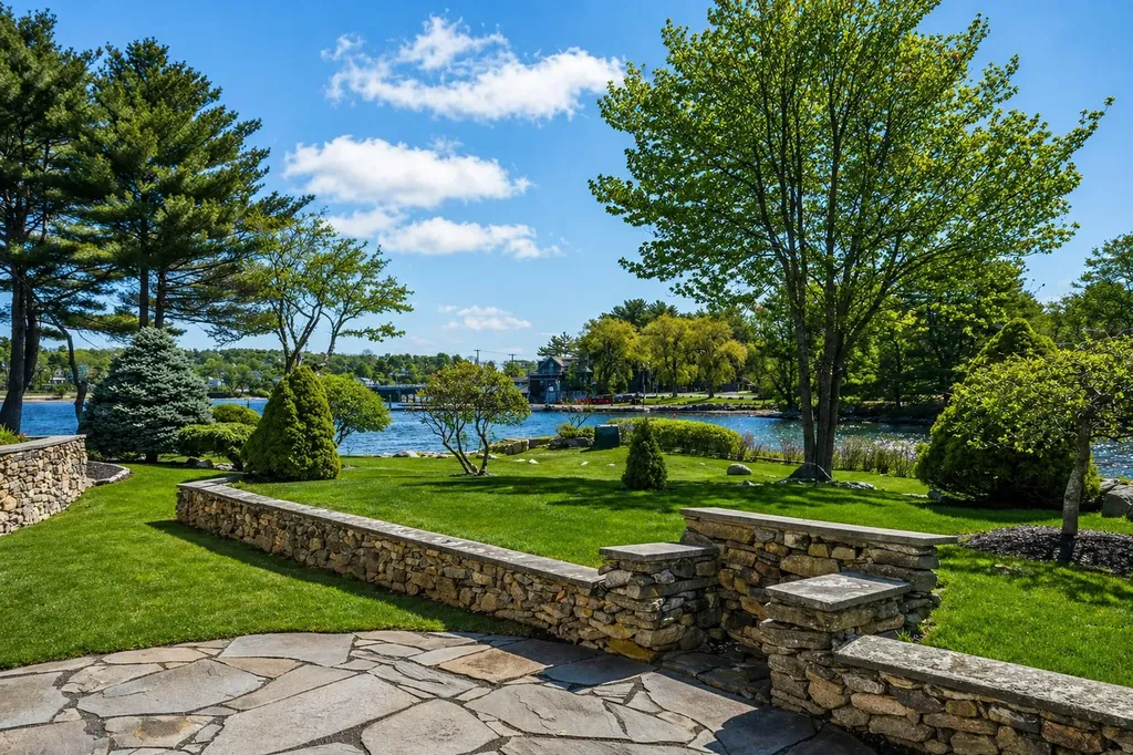 27 Riverview Drive York ME 03909