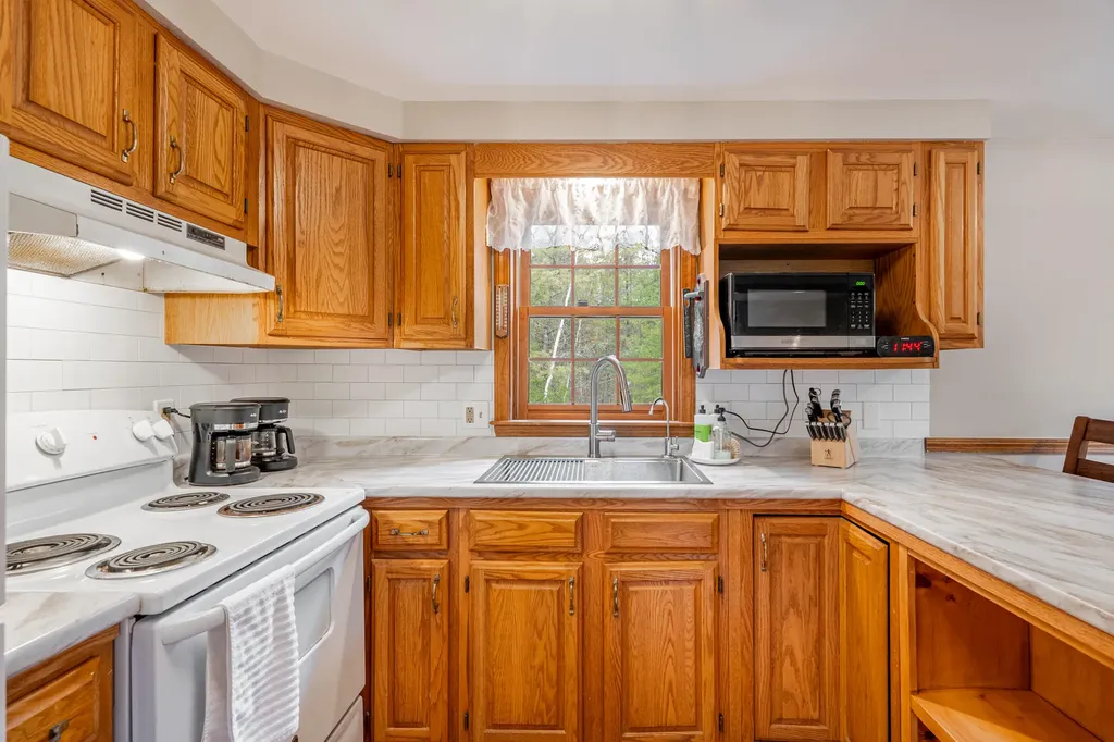 19 Woodridge Drive Standish ME 04085