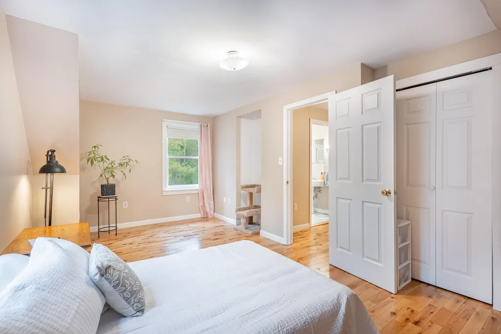 19 Woodridge Drive Standish ME 04085