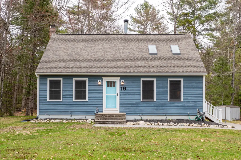 19 Woodridge Drive Standish ME 04085