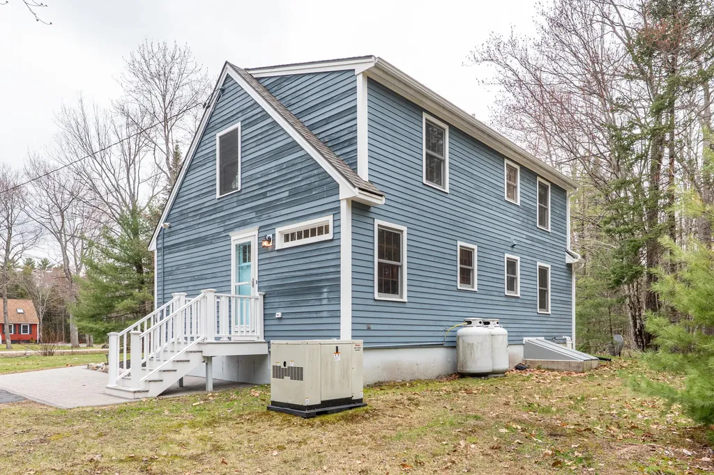 19 Woodridge Drive Standish ME 04085