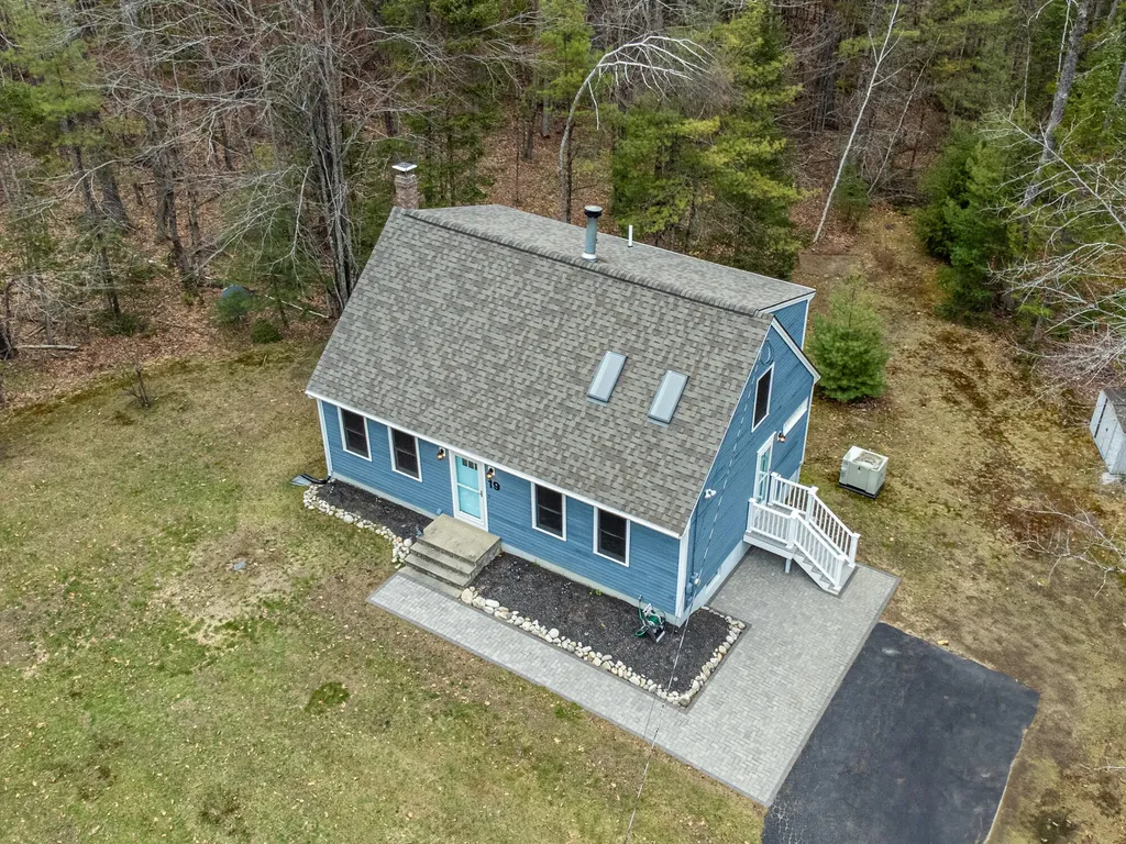 19 Woodridge Drive Standish ME 04085