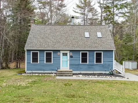 19 Woodridge Drive Standish ME 04085