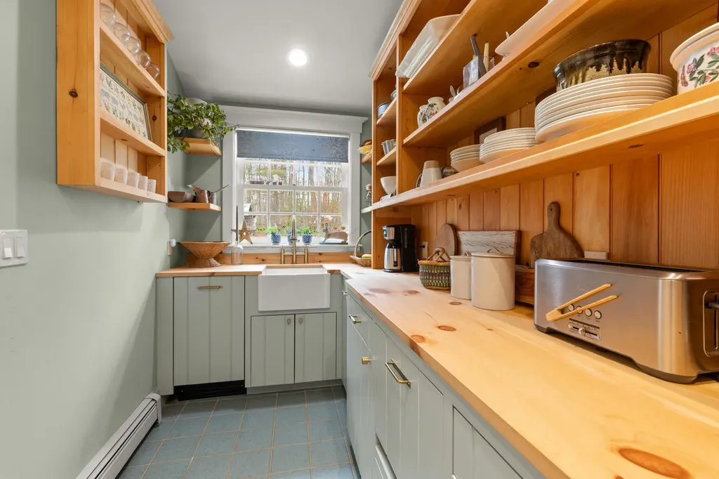 8 Old Seabury Road York ME 03909