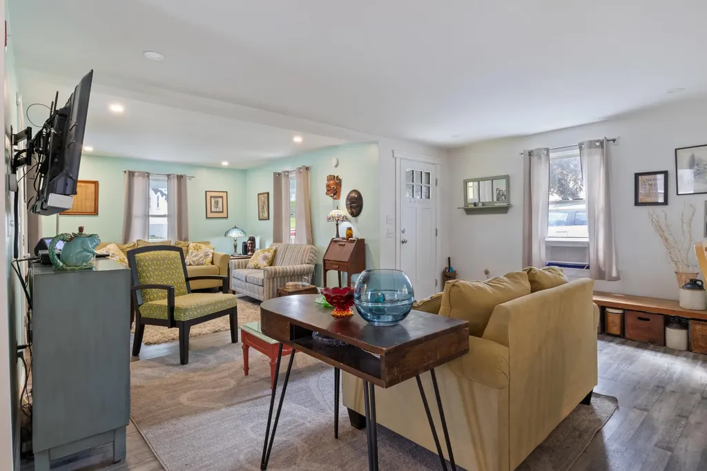 32 W W. Old Orchard Avenue Old Orchard Beach ME 04064