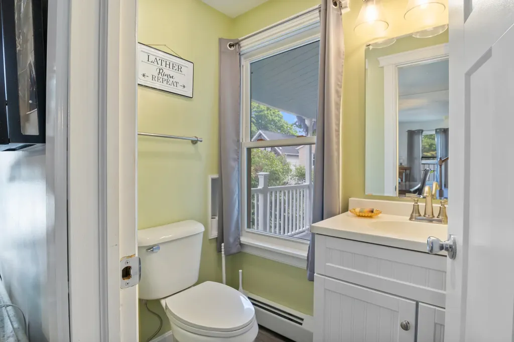 32 W W. Old Orchard Avenue Old Orchard Beach ME 04064