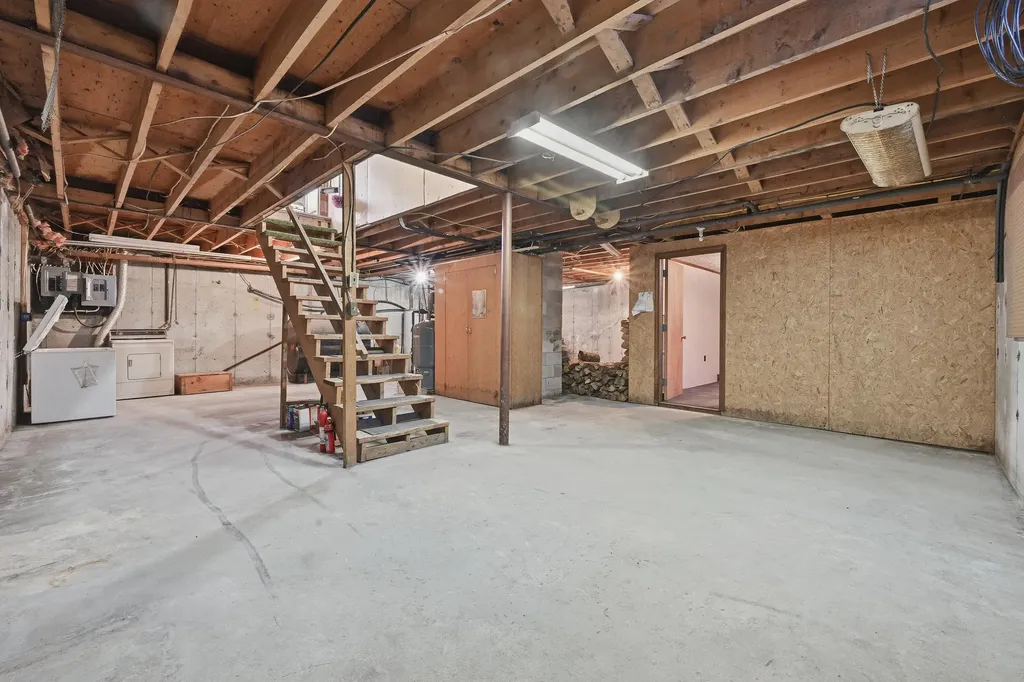 1210 Lakeview Drive China ME 04358